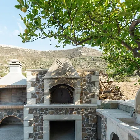 Tatil Evi Unique 2 Bdr Popi In Front Of The Sea