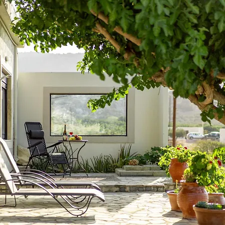 Tatil Evi Unique 2 Bdr Popi In Front Of The Sea